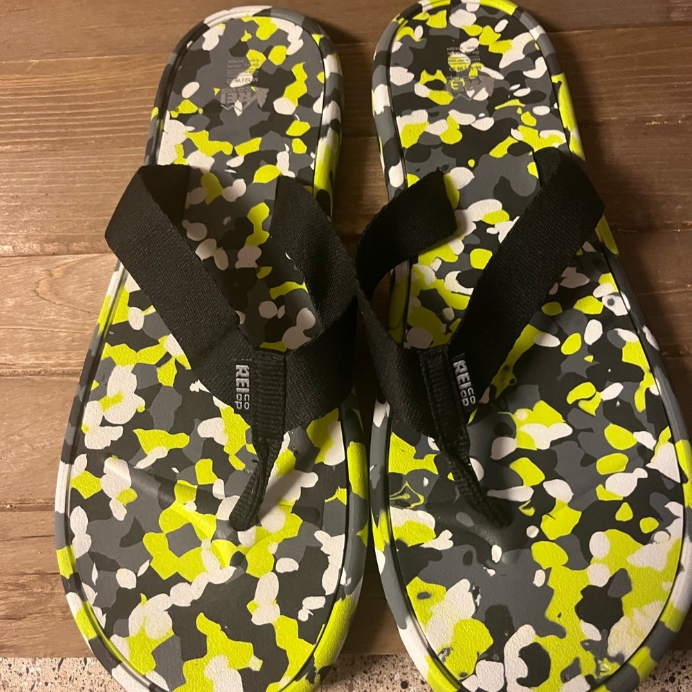 REI men's Colorful Camouflage Flip Flops size 12 (sh2 5)